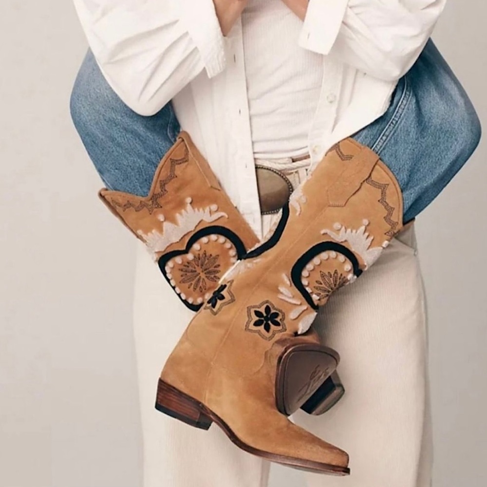 Roundhouse stitch boot